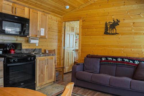 A kitchen or kitchenette at Bend-Sunriver Camping Resort Cottage 1