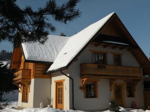 a house with a snow covered roof at KrokusChata pod Sokolicą in Krościenko