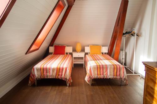 Кровать или кровати в номере Appartement Entre Monts et Lac court et moyen séjour