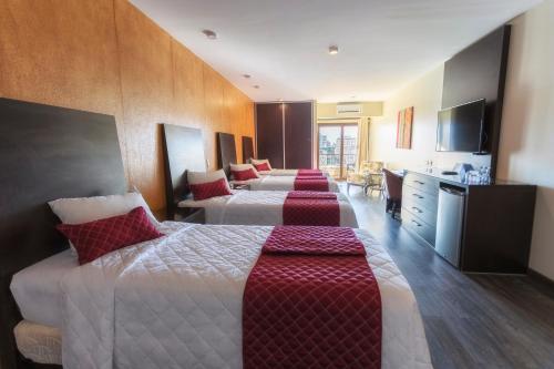 Postel nebo postele na pokoji v ubytování Gran Hotel Cochabamba