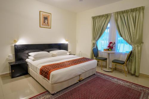 Tempat tidur dalam kamar di Hotel Summersands Al Wadi Al kabir