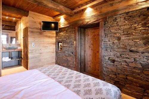 Ein Bett oder Betten in einem Zimmer der Unterkunft Das Holzpoidl