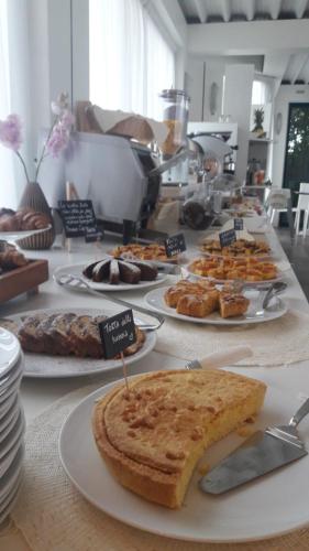 Comida en o cerca de este hotel