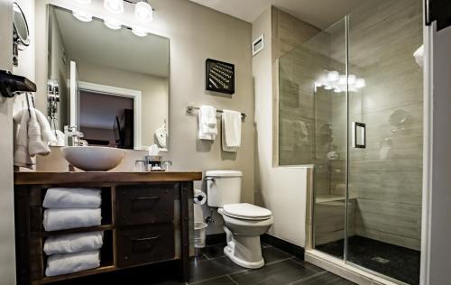Ein Badezimmer in der Unterkunft Ironworks Hotel