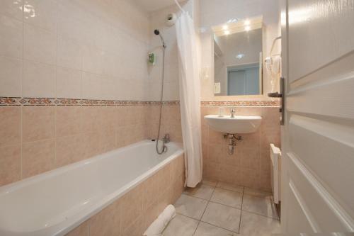 Koupelna v ubytování Monaco, sea view, bright studio