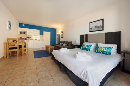 Postel nebo postele na pokoji v ubytování Monaco, sea view, bright studio