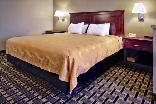 Ένα ή περισσότερα κρεβάτια σε δωμάτιο στο Quality Inn Moore - Oklahoma City