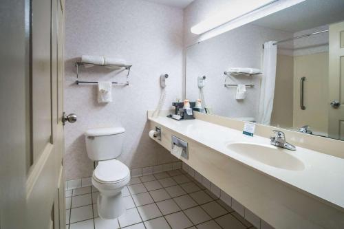 A bathroom at Quality Inn Moore - Oklahoma City