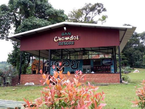 a bar in a park with graffiti on it at Ban Chomdoi Resort PhaTang in Ban Pha Tang
