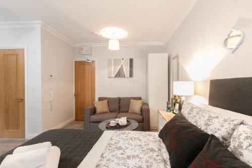 Gallery image of Berkshire Apartment 11Helena House LUX Studio Apartment in Reading