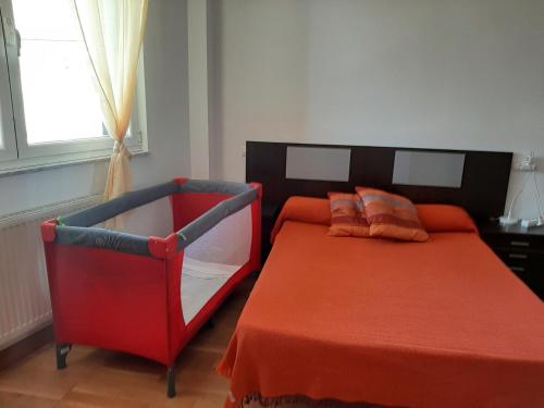 A bed or beds in a room at Precioso apartamento