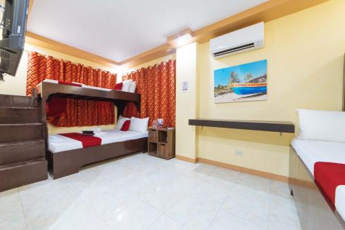 a bedroom with two bunk beds in a room at RedDoorz near Notre Dame of Dadiangas University in General Santos