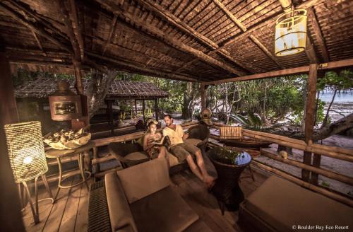 Restoran ili drugo mesto za obedovanje u objektu Boulder Bay Eco Resort - Nga Khin Nyo Gyee Island