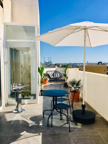 Balkón nebo terasa v ubytování Deluxe Penthouse Charming Location Rooftop Views