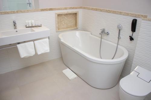 VIE HOTEL tesisinde bir banyo