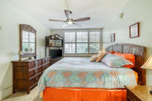 a bedroom with a bed and a ceiling fan at Kamaole Sands in Wailea