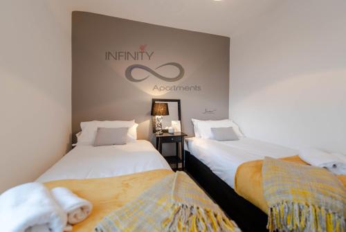 Liverpool At Gloucester Road - Infinity Apartmentsにあるベッド