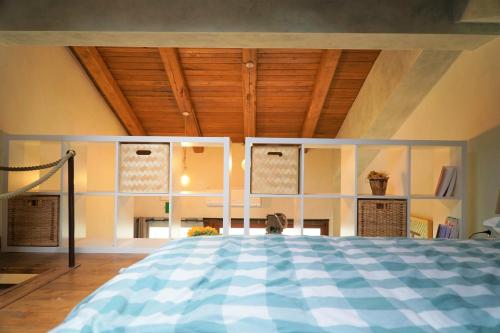 a bedroom with a bed and a wooden ceiling at Villa Giuseppe Bernabei Guest House in Marino