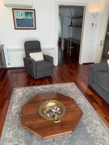 a living room with a table and a chair at Cala Tere 2on pis in Cadaqués