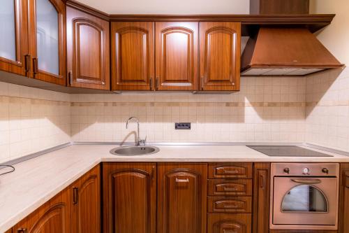 Virtuvė arba virtuvėlė apgyvendinimo įstaigoje Apartament Lux Unirii