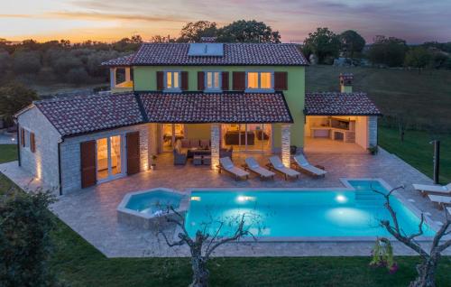 Kolam renang di atau dekat dengan Villa Gardenia with pool
