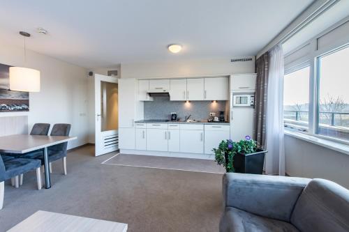 Kuchyň nebo kuchyňský kout v ubytování Fletcher Wellness-Hotel Kamperduinen