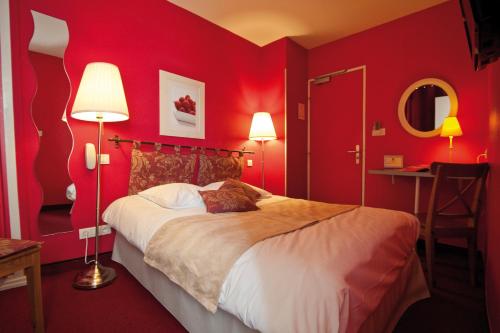 Postel nebo postele na pokoji v ubytování Le Kléber Hôtel