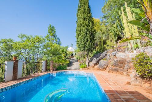 Gallery image of Cubo's Casa Rural Jacaranda in Guaro