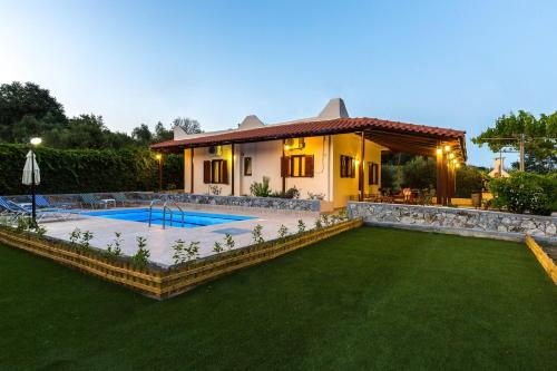 Bazén v ubytování Gorgeous Pool Garden Villa nebo v jeho okolí