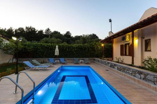 Bazén v ubytování Gorgeous Pool Garden Villa nebo v jeho okolí