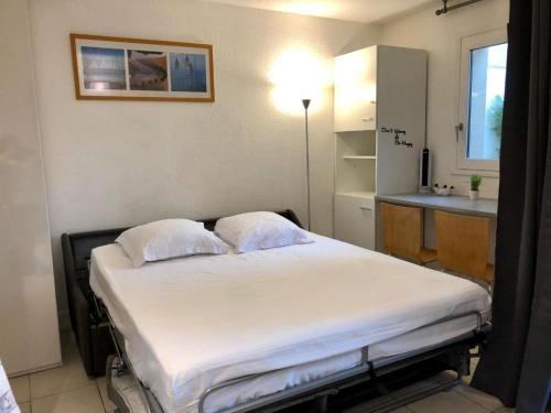 Ένα ή περισσότερα κρεβάτια σε δωμάτιο στο Le Studio De Deauville Plage