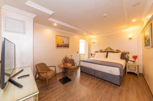 Televisyen dan/atau pusat hiburan di Almadina Hotel Istanbul