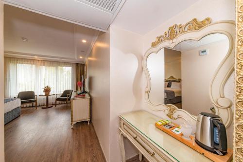 Gambar di galeri bagi Almadina Hotel Istanbul di Istanbul