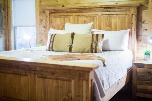 Cama o camas de una habitación en The Party of Five Lodge