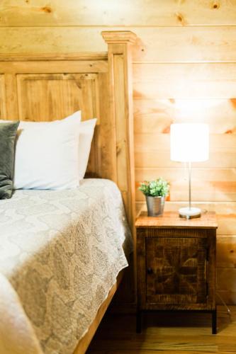 Cama o camas de una habitación en The Party of Five Lodge