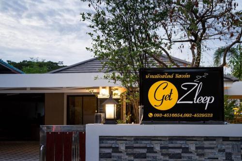 a sign for a getzzeper in front of a house at GetZleep House Sattahip in Sattahip