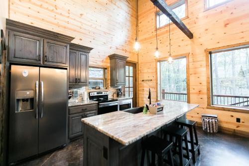 Fireside Creek Luxury Cabin – Photos 3