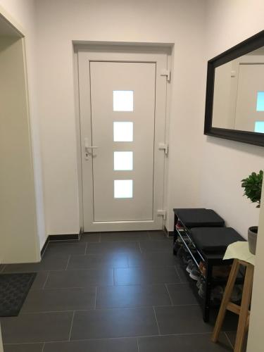 a room with a door and a tile floor at TOP-Ferienwohnung bei Berlin, bis 3 Gäste, Terrasse und Garten in Bestensee
