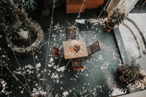 an overhead view of a table and chairs and potted plants at Casa de Olas Boutique Hotel in Puerto Escondido