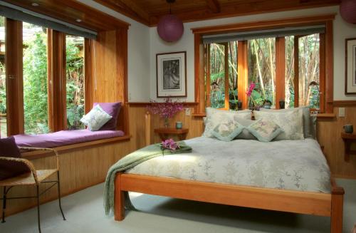 Ліжко або ліжка в номері Volcano Rainforest Retreat