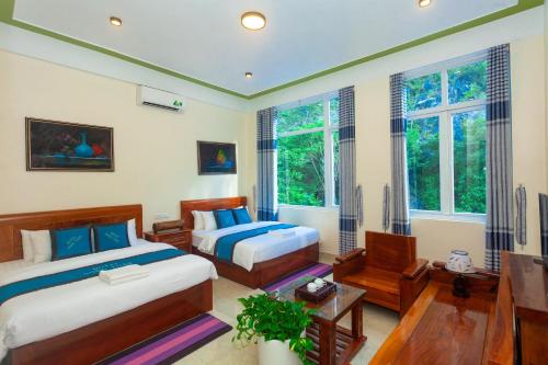 Giường trong phòng chung tại Song Toan Hotel