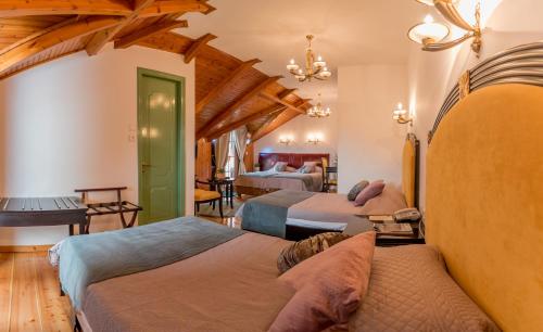Postel nebo postele na pokoji v ubytování Krikonis Hotel