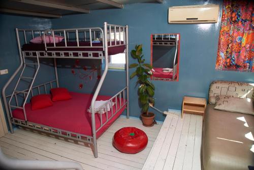 Katil atau katil-katil dalam bilik di Chillout Lya Hostel & Lounge