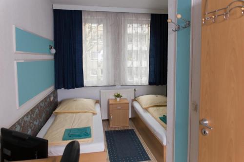 Pension Central Nuernberg-Fuerthにあるベッド