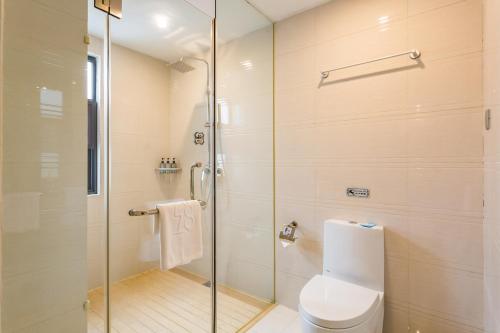 Jingli Hongyizhan Hotel Beijing Sanlitunにあるバスルーム