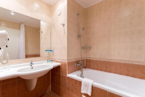 Ένα μπάνιο στο DIT Evrika Beach Club Hotel - All Inclusive