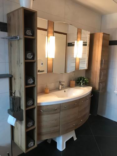 Ванная комната в Wieko Ferienwohnungen - Luxus Pur im Prinz von Preußen