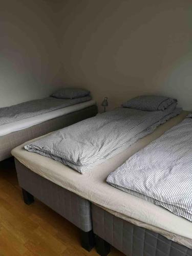 Кровать или кровати в номере CITY CENTER OSLO BLACK AND WHITE APARTMENT