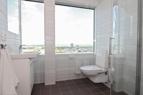 Ένα μπάνιο στο Sky Hotel Apartments Tornet