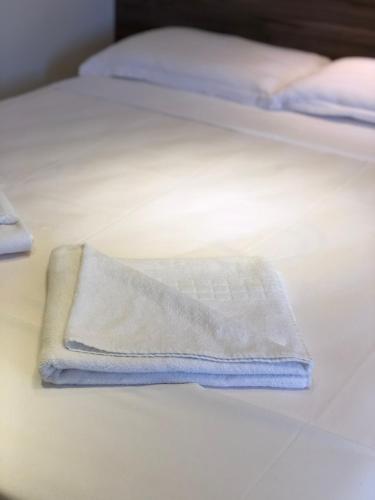 Ένα ή περισσότερα κρεβάτια σε δωμάτιο στο Angra Praia Hotel